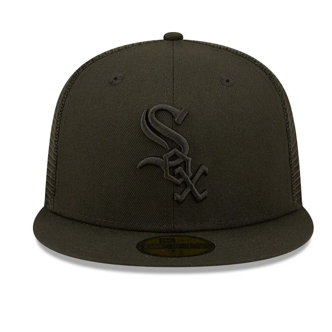 New Era Men's Chicago White Sox Blackout Trucker 59FIFTY Fitted Hat 3 New Era Men's Chicago White Sox Blackout Trucker 59FIFTY Fitted Hat - Image 3